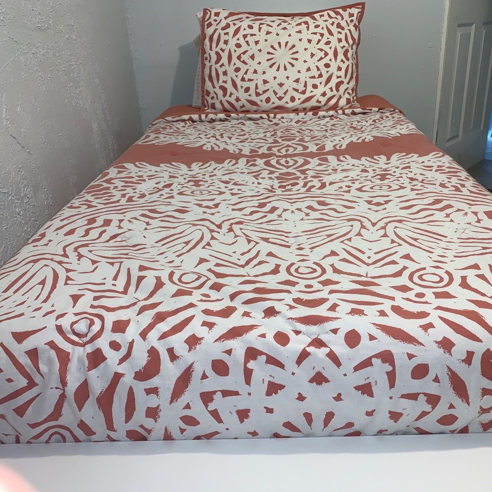 TWIN COMFORTER SET